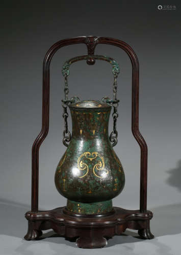 AN ARCHAISTIC BRONZE GOLD AND SILVER INLAID HANGING VESSEL