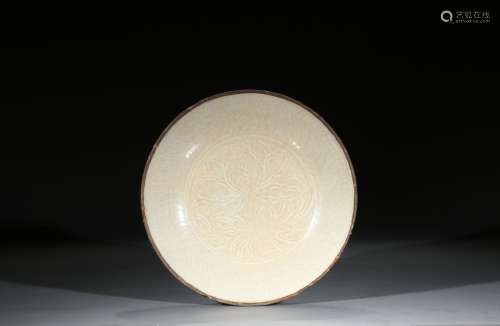 A DING-TYPE 'LOTUS' DISH