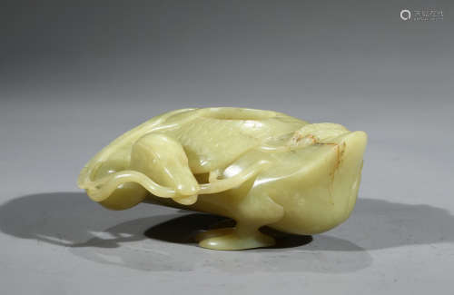 A WHITE JADE CARVED 'DUCK' WASHER