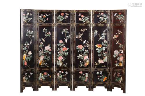 A LACQUERED JADE AND GEMS INLAID SIX SCREEN PANEL