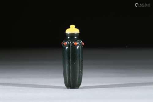 A BLACK JADE 'MELON' SNUFF BOTTLE