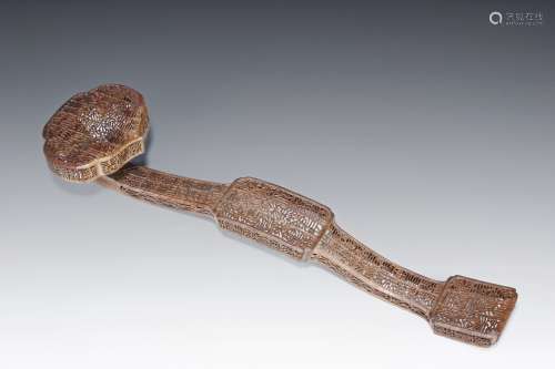 AN SANDALWOOD OPENWORK RUYI SCEPTER