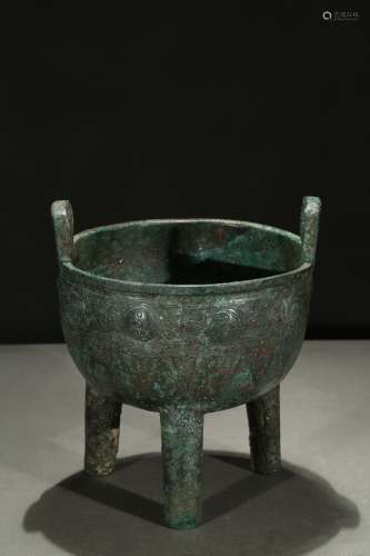 AN ARCHAIC BRONZE RITUAL FOOD VESSEL DING