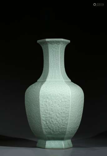 A LARGE AND RARE MOULDED CELADON GLAZE HEXAGONAL VASE