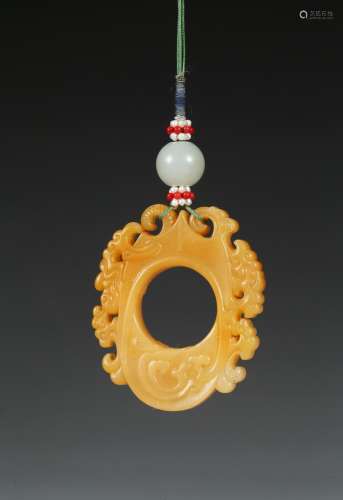 A TIANHUANG CARVED ARCHAISTIC PENDANT