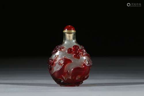 A RED OVERLAY 'THREE RAMS' SNUFF BOTTLE