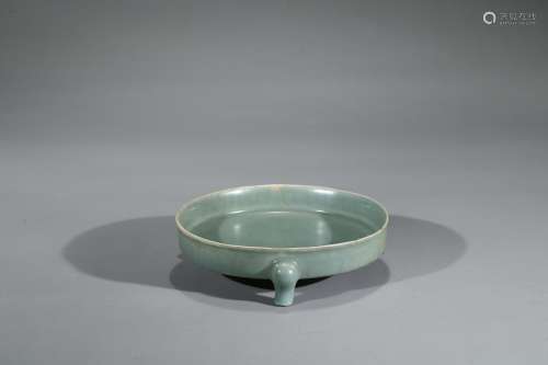 A CELADON GLAZE TRIPOD WASHER