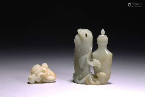A GROUP OF TWO WHITE JADE CARVINGS