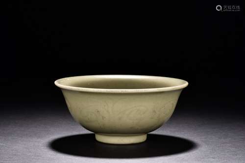 A CELADON LONGQUAN BOWL