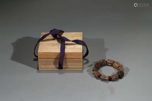 A NATURAL ALOESWOOD ROSARY BRACELET