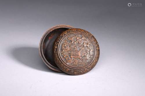 A CARVED WALNUT WOOD ROUND BOX