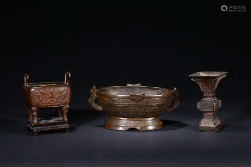 A SET OF THREE CHINESE BRONZE ARCHAISTIC VESSELS