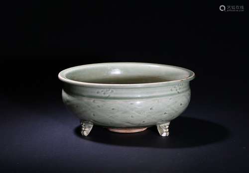 A LONGQUAN CELADON TRIPOD CENSER