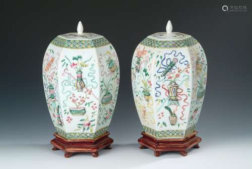 A PAIR OF FAMILLE ROSE MOULDED VASE WITH COVERS