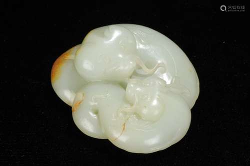 A WHITE JADE 'CARPS' FIGURAL GROUP