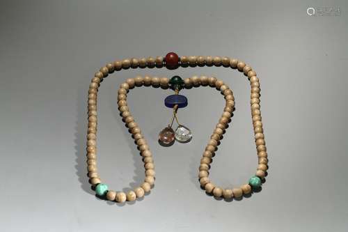 A NATURAL ALOESWOOD AND JADEITE COURT NECKLACE