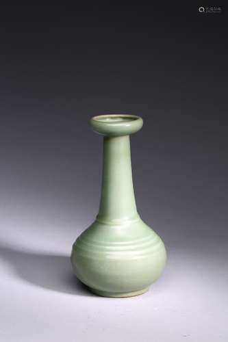 A LONGQUAN CELADON GLAZED BOTTLE VASE