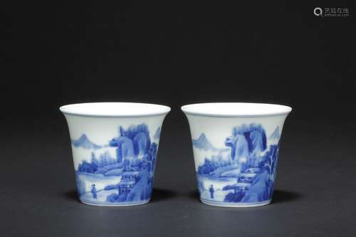 A PAIR OF BLUE AND WHITE WINE CUPS