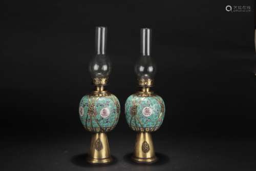 A PAIR OF BRONZE ENCASED FAMILLE ROSE OIL LAMPS