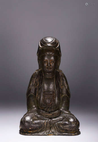 A PARCEL-GILT BRONZE FIGURE OF SEATED GUANYIN