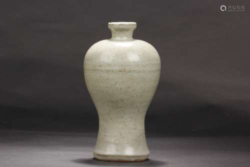 A GE-TYPE MEIPING VASE