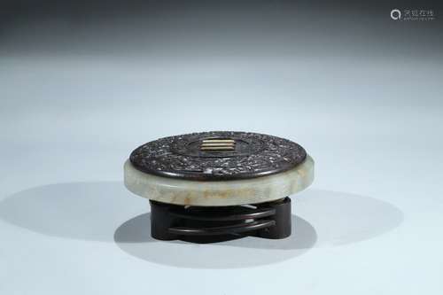 A CELADON JADE CIRCULAR INKSTONE WITH ZITAN COVER