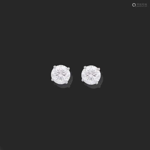 A pair of diamond earstuds