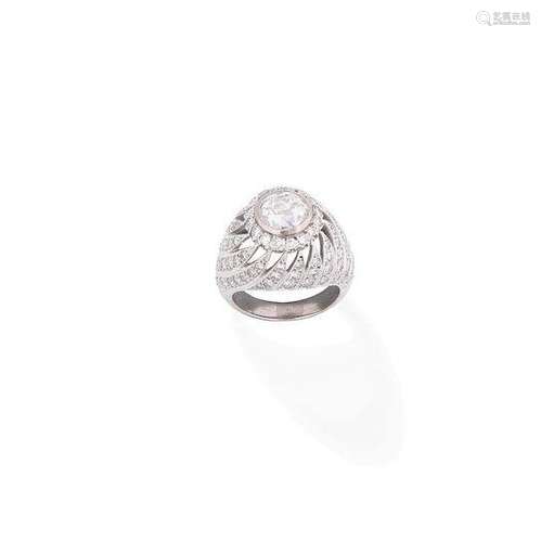 A diamond bombé ring