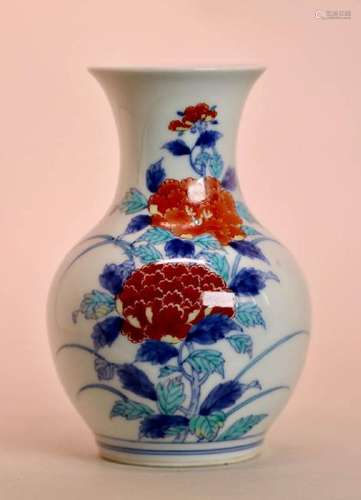 Japanese Kakeimon Porcelain Vase - Floral