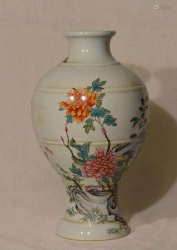 Chinese Famille Rose Porcelain Vase - Peony