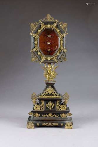 Reliquaire Louis XIV de Forme octogonale. Présenta...;