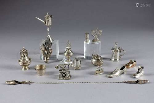Collection d'Objets miniatures en Argent. Encensoi...;