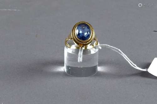 Bague de Dame. Sertie d'une topaze bleue taille ov...;