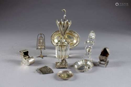 Collection d'Objets miniatures en Argent. Landeau,...;