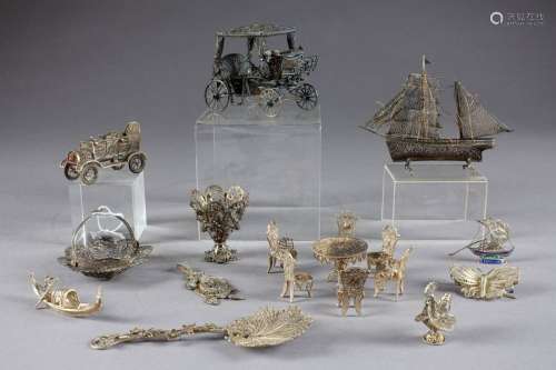Collection d'Objets miniatures en Argent filigrané...;