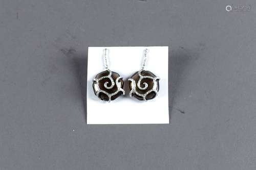 Paire de Pendants d'Oreilles, contemporaines. Renf...;