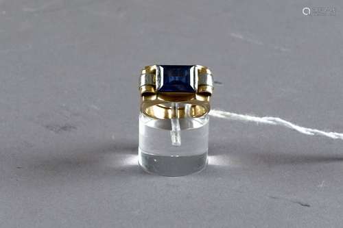 Bague de Dame. Sertie d'un simili saphir. Monture ...;