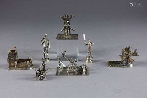 Sept Miniatures en Argent. Equarisseur, chaudronni...;