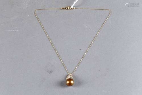 Pendentif et son Coulant. Serti d'un diamant taill...;