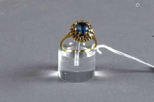 Bague de Dame «Entourage». Sertie d'un simili saph...;