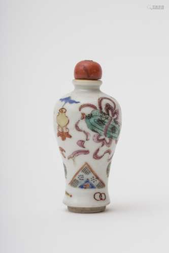 Meiping-shaped snuffbox - China, Qing dynasty, 19th century Famille rose porcelain with auspicious