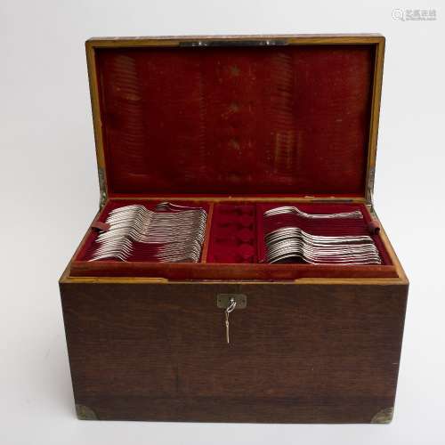Christofle & Cie Wooden silverware case, numbered Containing 180 Christofle and Cailard & Bayard