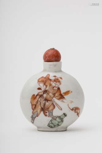 Gourd-shaped snuffbox - China, Qing dynasty, Kangxi White and red porcelain decorated with two