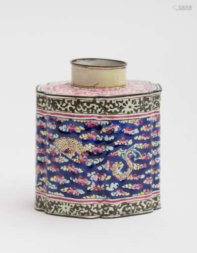 Enamelled tea box from Beijing Shaped like a lotus leaf, decorated with Beijing Famille Rose