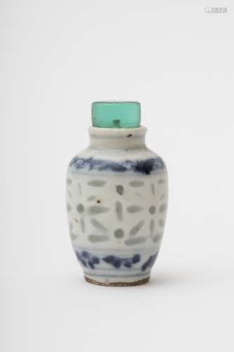 Baluster-shaped snuffbox - China, Qing dynasty, 19th century White porcelain with rice grains and a