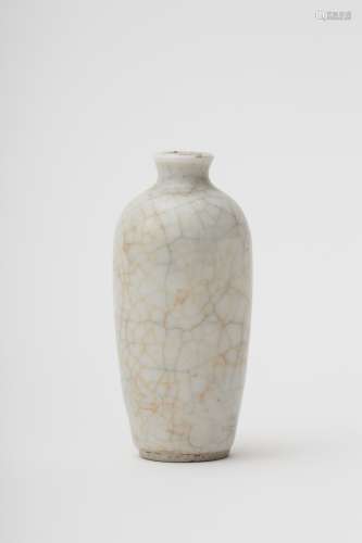 Bottle-shaped snuffbox - China, Qing dynasty, antique work White craquelure porcelain. Cabochon is