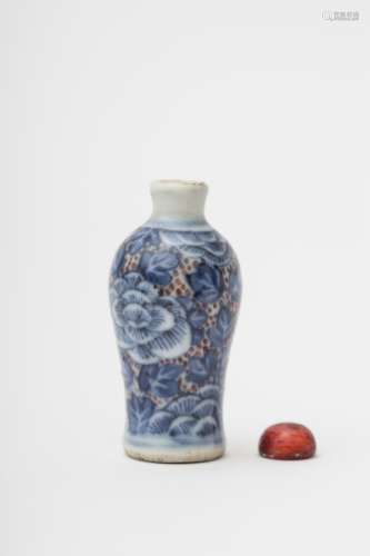 Small baluster-shaped snuffbox - China, Qing dynasty, antique work Blue and red porcelain with
