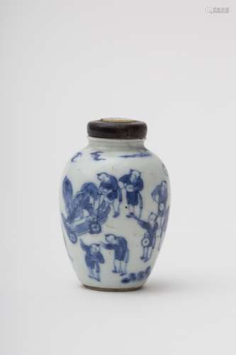 Pear-shaped baluster snuffbox - China, Ming or Qing (Kangxi) dynasty Blue and white porcelain