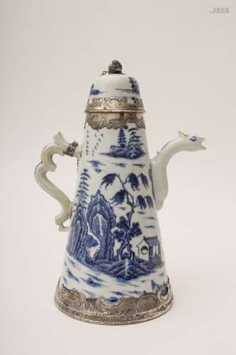 Conical coffee pot - China, Qing dynasty, 18th century White porcelain with underglaze blue pagoda