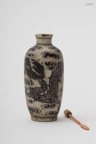 Bottle-shaped snuffbox - China, late Ming, early Qing Unglazed porcelain biscuit, depicting a four-